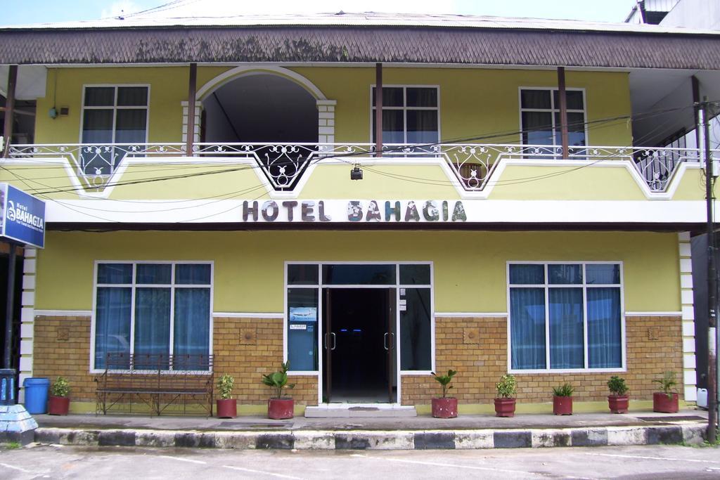 Hotel Bahagia Pangkalanbuun Esterno foto